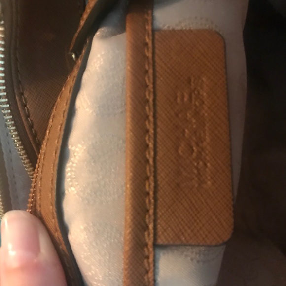 Handbag - Picture 2 of 5